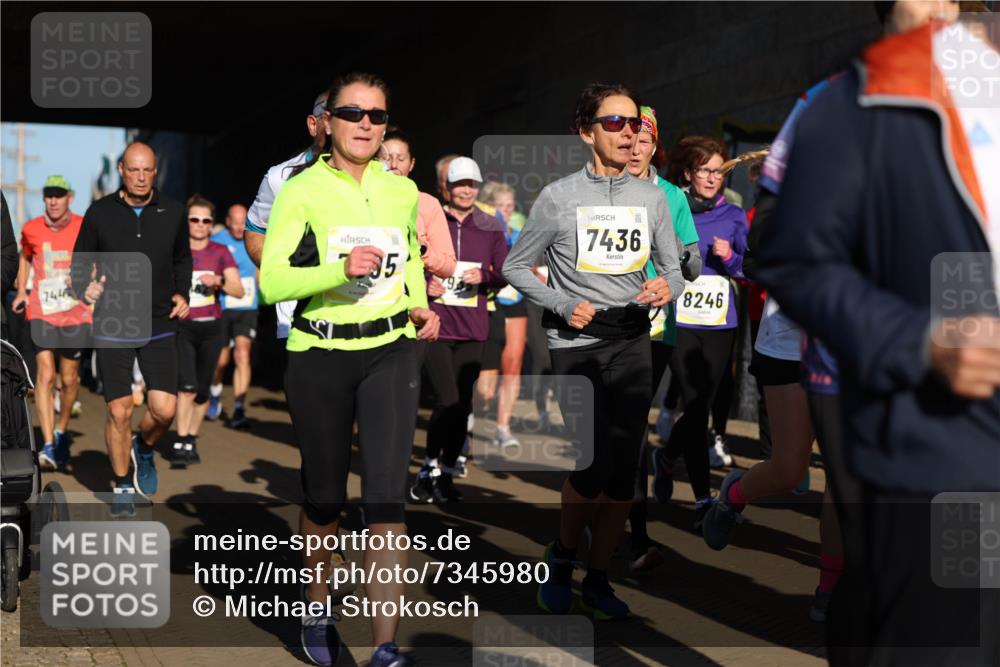 06.10.2024 - 19. swb-Marathon Bremen Michael Strokosch http://msf.ph/oto/7345980 06.10.2024 10:19:05 Laufen 744, 35, 7436, 8246 meine-sportfotos.de