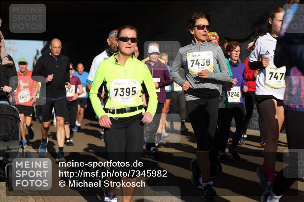 06.10.2024 - 19. swb-Marathon Bremen Michael Strokosch http://msf.ph/oto/7345982 06.10.2024 10:19:05 Laufen 7442, 7395, 7436, 8246, 7478 meine-sportfotos.de