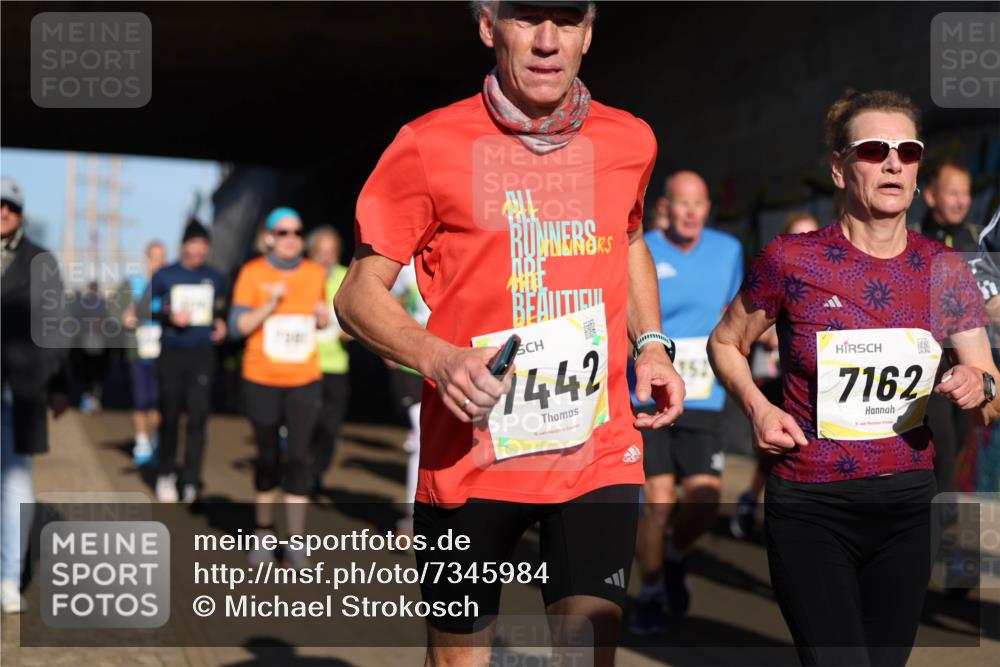 06.10.2024 - 19. swb-Marathon Bremen Michael Strokosch http://msf.ph/oto/7345984 06.10.2024 10:19:08 Laufen 442, 18, 7162, 10 meine-sportfotos.de