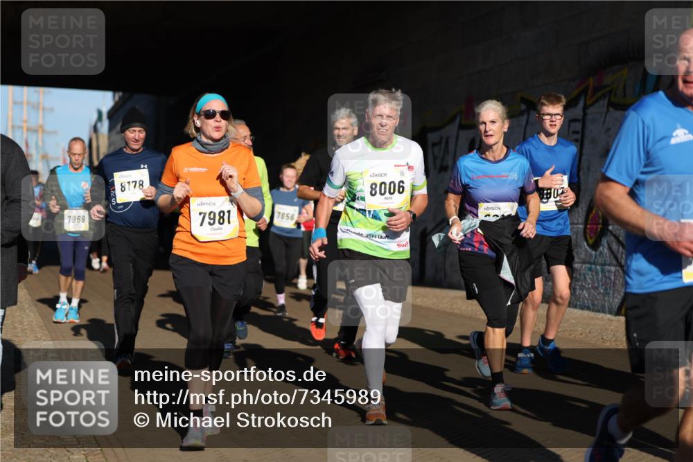 06.10.2024 - 19. swb-Marathon Bremen Michael Strokosch http://msf.ph/oto/7345989 06.10.2024 10:19:09 Laufen 7969, 8178, 8006, 7981, 7656, 2024 meine-sportfotos.de