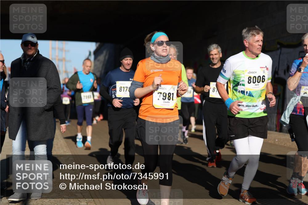 06.10.2024 - 19. swb-Marathon Bremen Michael Strokosch http://msf.ph/oto/7345991 06.10.2024 10:19:10 Laufen 7958, 123, 8178, 7981, 8, 81, 8006 meine-sportfotos.de