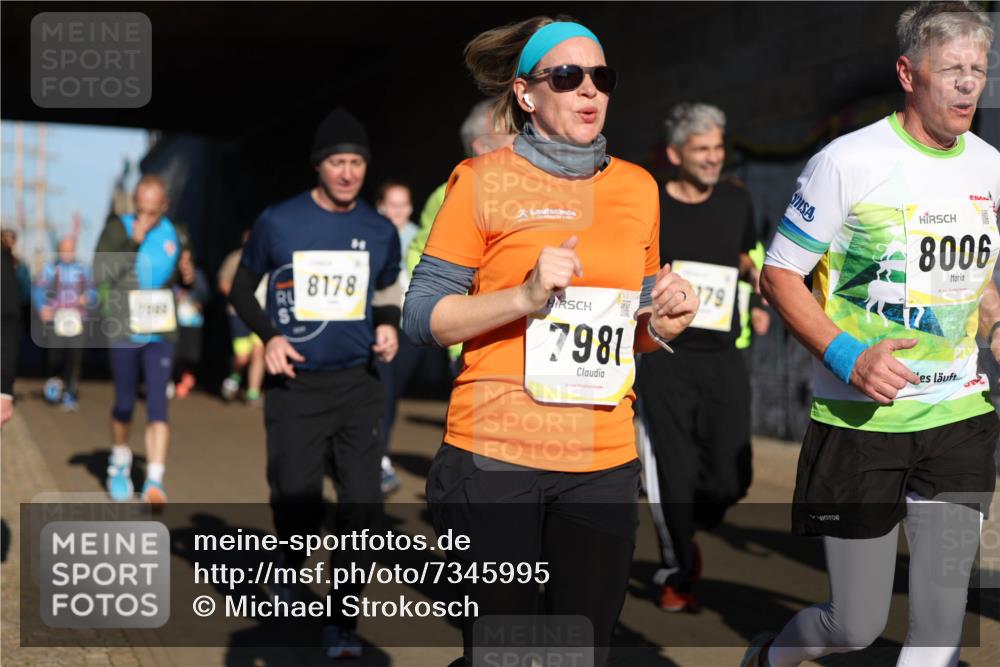 06.10.2024 - 19. swb-Marathon Bremen Michael Strokosch http://msf.ph/oto/7345995 06.10.2024 10:19:11 Laufen 8178, 7981, 179, 8006 meine-sportfotos.de