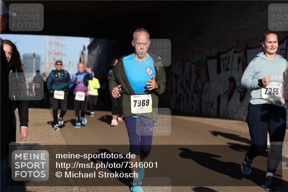 06.10.2024 - 19. swb-Marathon Bremen Michael Strokosch http://msf.ph/oto/7346001 06.10.2024 10:19:13 Laufen 7969, 7255 meine-sportfotos.de
