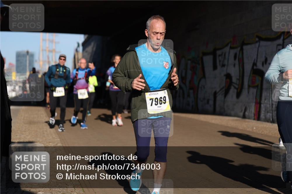 06.10.2024 - 19. swb-Marathon Bremen Michael Strokosch http://msf.ph/oto/7346003 06.10.2024 10:19:13 Laufen 7969 meine-sportfotos.de