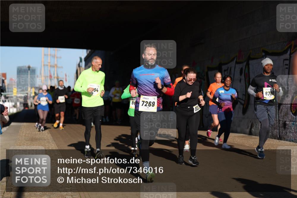 06.10.2024 - 19. swb-Marathon Bremen Michael Strokosch http://msf.ph/oto/7346016 06.10.2024 10:19:19 Laufen 94, 80, 7269, 902, 8760 meine-sportfotos.de