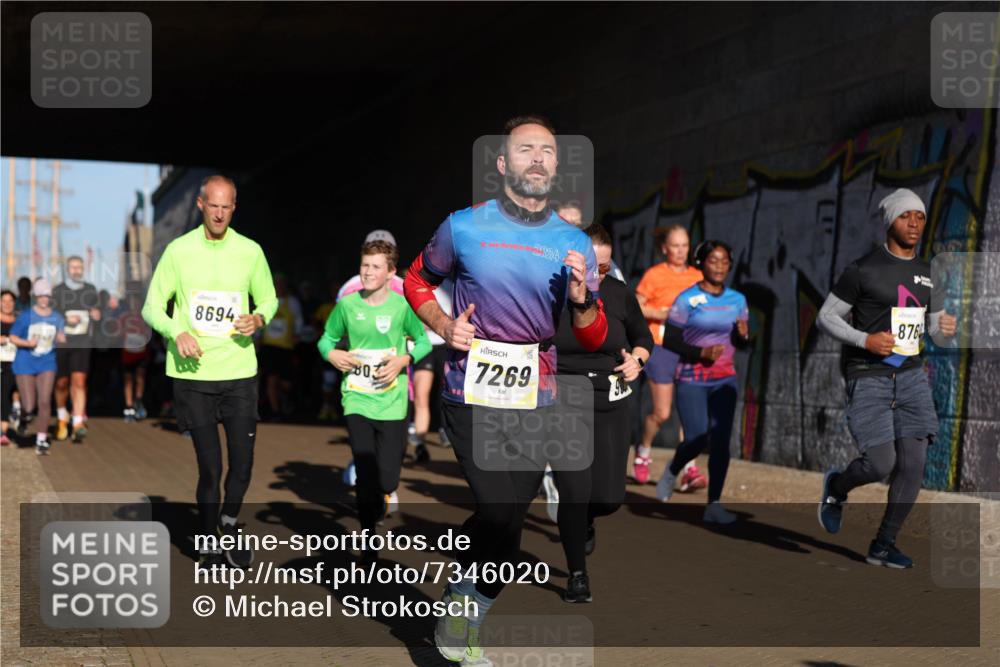06.10.2024 - 19. swb-Marathon Bremen Michael Strokosch http://msf.ph/oto/7346020 06.10.2024 10:19:20 Laufen 2024, 8694, 803, 7269, 876 meine-sportfotos.de