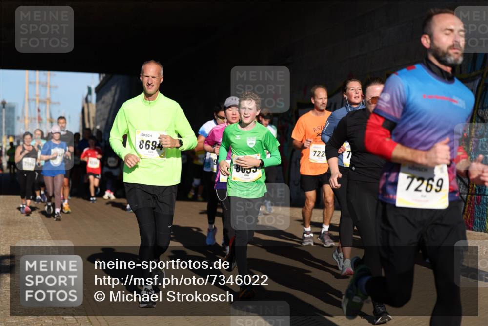06.10.2024 - 19. swb-Marathon Bremen Michael Strokosch http://msf.ph/oto/7346022 06.10.2024 10:19:21 Laufen 7506, 8694, 722, 7, 7269 meine-sportfotos.de