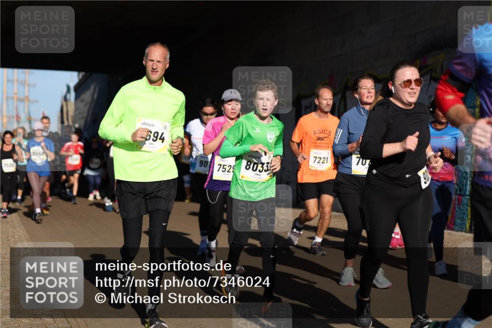 06.10.2024 - 19. swb-Marathon Bremen Michael Strokosch http://msf.ph/oto/7346024 06.10.2024 10:19:21 Laufen 7506, 8540, 694, 90, 7529, 8033, 7221, 70, 90 meine-sportfotos.de
