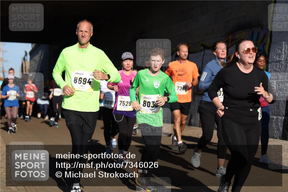06.10.2024 - 19. swb-Marathon Bremen Michael Strokosch http://msf.ph/oto/7346026 06.10.2024 10:19:21 Laufen 8694, 9018, 7529, 8033, 7221 meine-sportfotos.de