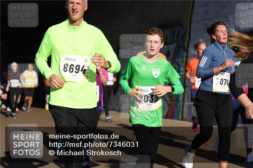 06.10.2024 - 19. swb-Marathon Bremen Michael Strokosch http://msf.ph/oto/7346031 06.10.2024 10:19:22 Laufen 8694, 7076, 035 meine-sportfotos.de