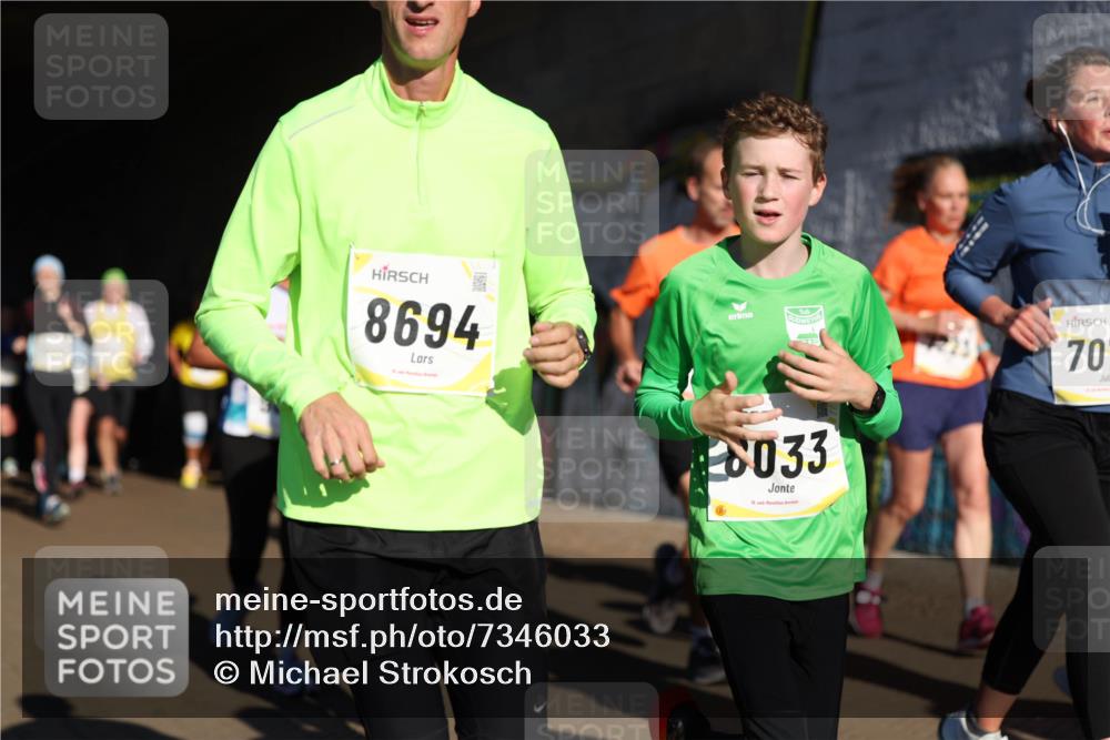 06.10.2024 - 19. swb-Marathon Bremen Michael Strokosch http://msf.ph/oto/7346033 06.10.2024 10:19:22 Laufen 8694, 70, 70, 033, 19 meine-sportfotos.de