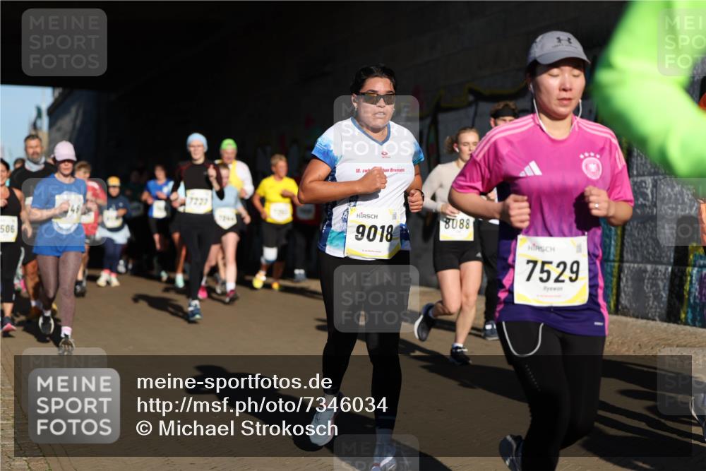06.10.2024 - 19. swb-Marathon Bremen Michael Strokosch http://msf.ph/oto/7346034 06.10.2024 10:19:23 Laufen 506, 18, 9018, 8088, 7529 meine-sportfotos.de
