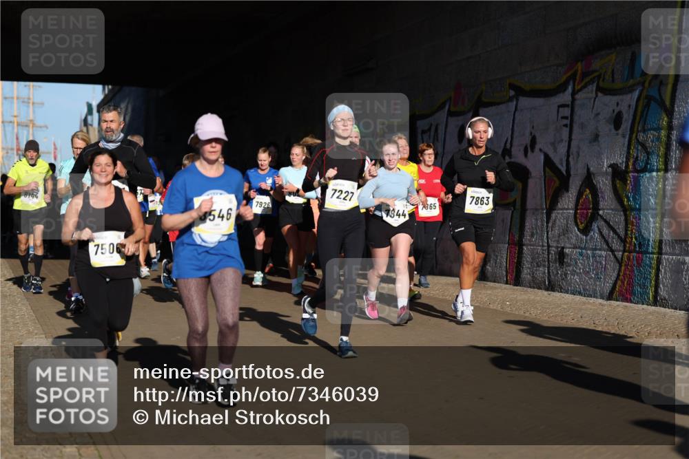 06.10.2024 - 19. swb-Marathon Bremen Michael Strokosch http://msf.ph/oto/7346039 06.10.2024 10:19:24 Laufen 7506, 7926, 546, 7227, 7863, 865, 7844 meine-sportfotos.de