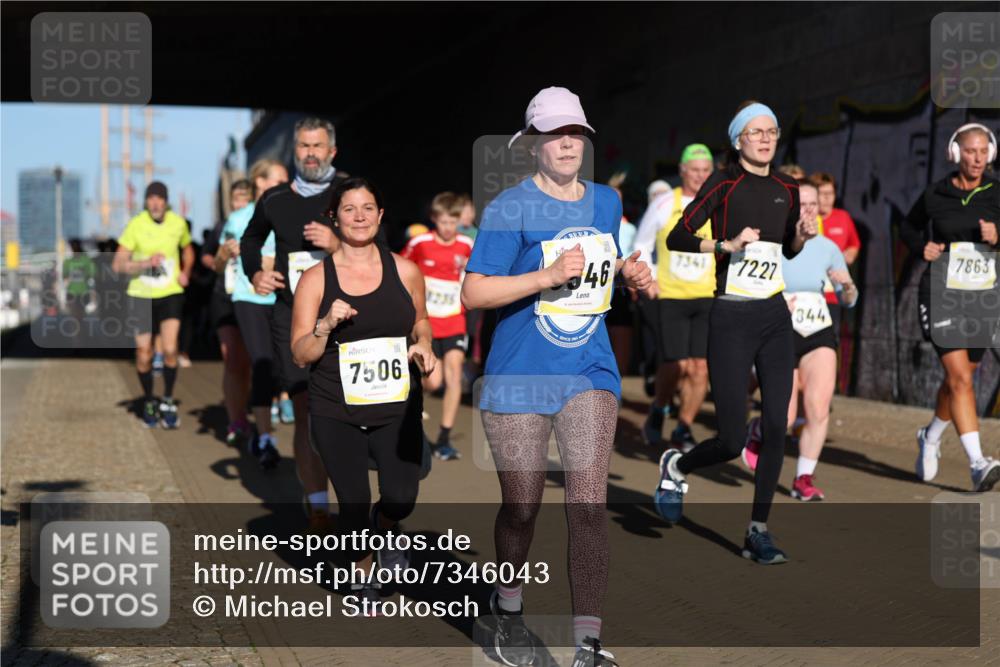 06.10.2024 - 19. swb-Marathon Bremen Michael Strokosch http://msf.ph/oto/7346043 06.10.2024 10:19:25 Laufen 7506, 7235, 46, 7341, 7227, 344, 7863 meine-sportfotos.de