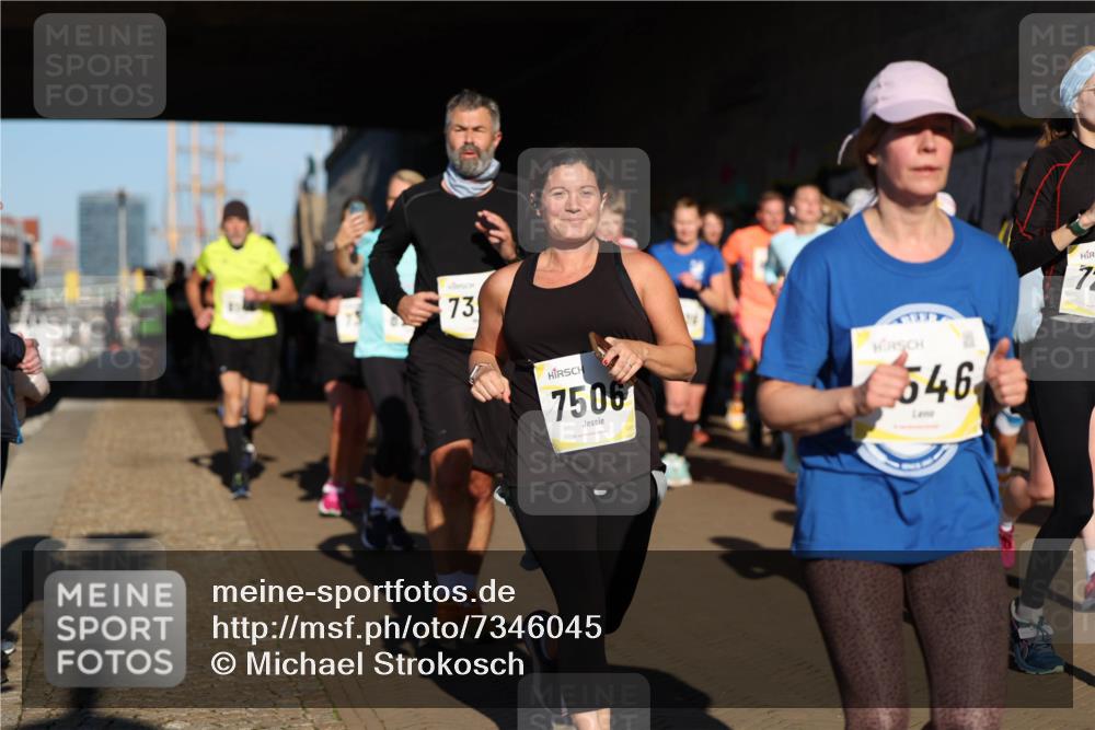 06.10.2024 - 19. swb-Marathon Bremen Michael Strokosch http://msf.ph/oto/7346045 06.10.2024 10:19:25 Laufen 73, 7506, 24, 546, 7 meine-sportfotos.de