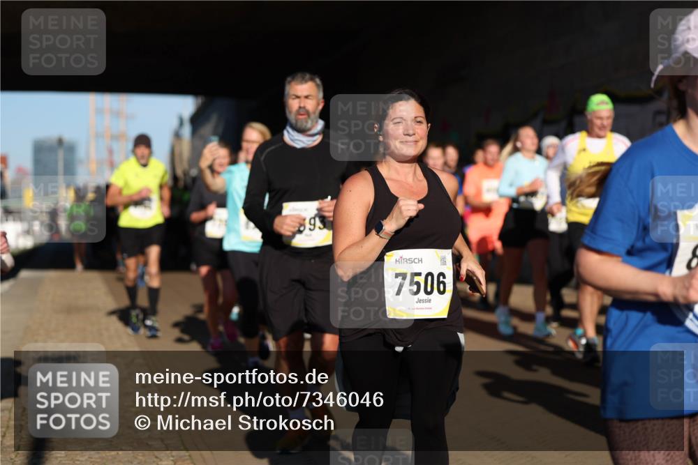 06.10.2024 - 19. swb-Marathon Bremen Michael Strokosch http://msf.ph/oto/7346046 06.10.2024 10:19:26 Laufen 893, 7506 meine-sportfotos.de
