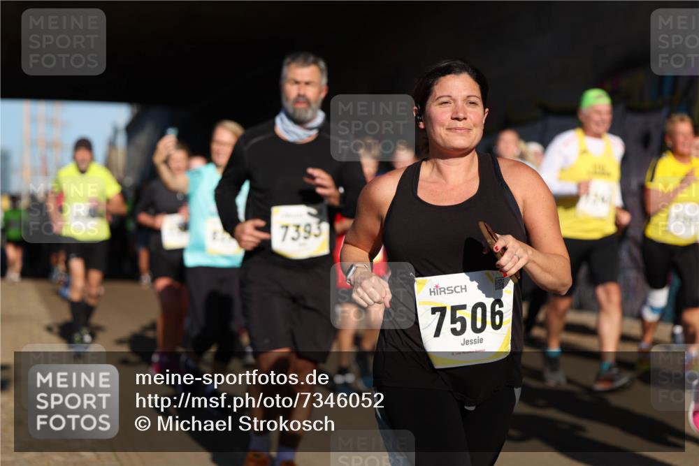 06.10.2024 - 19. swb-Marathon Bremen Michael Strokosch http://msf.ph/oto/7346052 06.10.2024 10:19:26 Laufen 7393, 7506, 18 meine-sportfotos.de