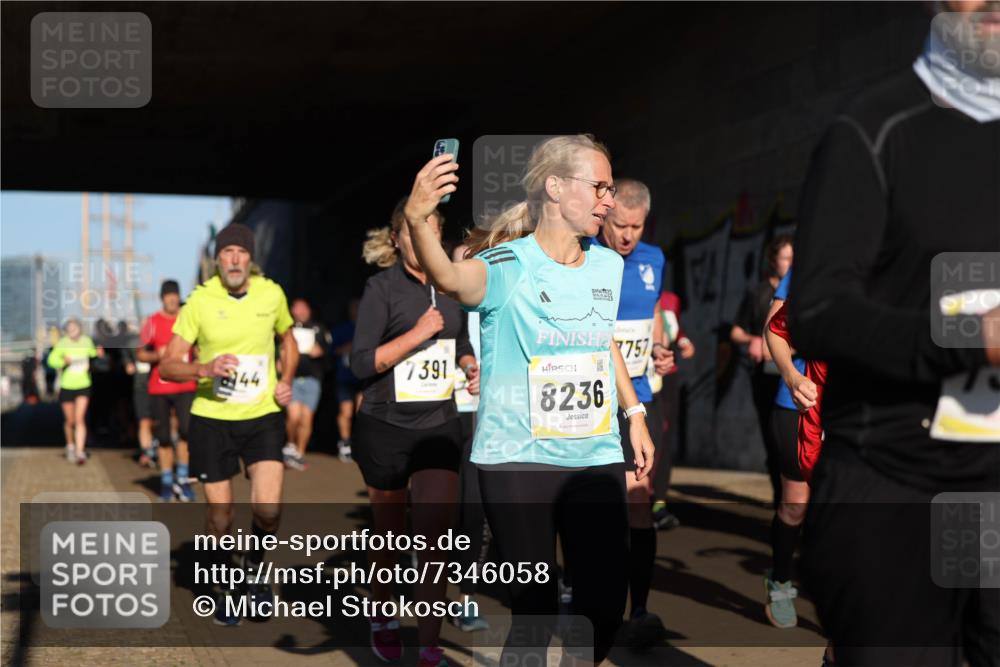 06.10.2024 - 19. swb-Marathon Bremen Michael Strokosch http://msf.ph/oto/7346058 06.10.2024 10:19:27 Laufen 20, 07, 7391, 8236, 757 meine-sportfotos.de