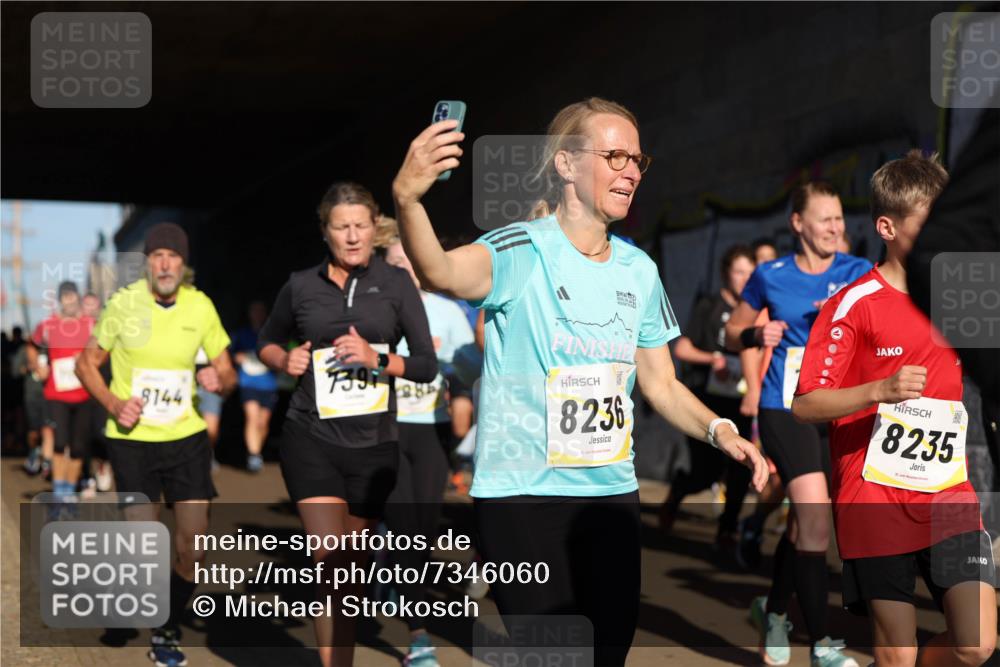 06.10.2024 - 19. swb-Marathon Bremen Michael Strokosch http://msf.ph/oto/7346060 06.10.2024 10:19:28 Laufen 8144, 739, 8236, 8235 meine-sportfotos.de