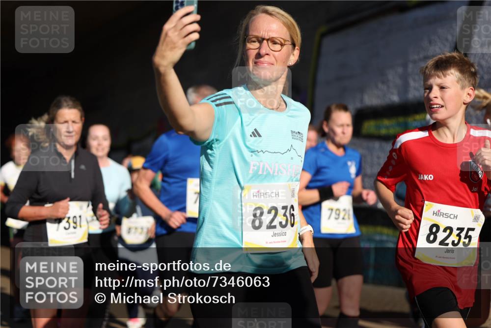 06.10.2024 - 19. swb-Marathon Bremen Michael Strokosch http://msf.ph/oto/7346063 06.10.2024 10:19:28 Laufen 391, 8236, 792, 8235, 18 meine-sportfotos.de