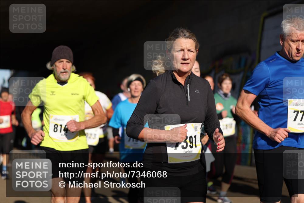 06.10.2024 - 19. swb-Marathon Bremen Michael Strokosch http://msf.ph/oto/7346068 06.10.2024 10:19:29 Laufen 814, 823, 3617, 18, 77 meine-sportfotos.de