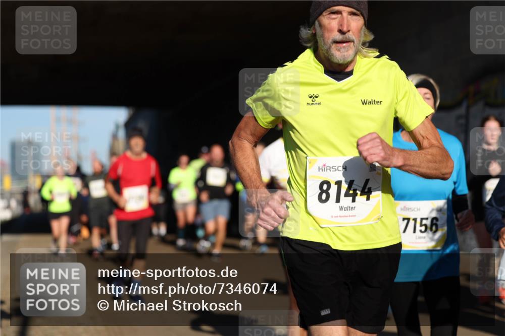 06.10.2024 - 19. swb-Marathon Bremen Michael Strokosch http://msf.ph/oto/7346074 06.10.2024 10:19:29 Laufen 8144, 19, 7156 meine-sportfotos.de