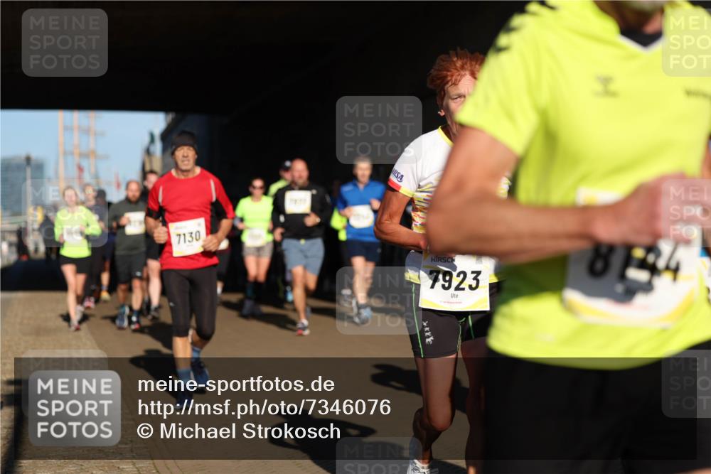 06.10.2024 - 19. swb-Marathon Bremen Michael Strokosch http://msf.ph/oto/7346076 06.10.2024 10:19:30 Laufen 7130, 7923 meine-sportfotos.de