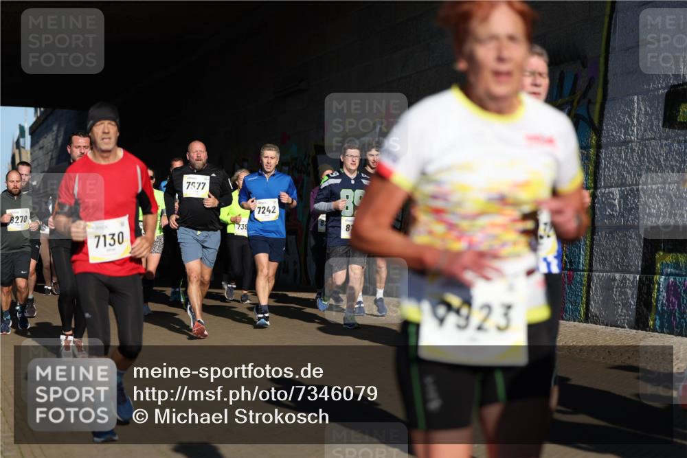 06.10.2024 - 19. swb-Marathon Bremen Michael Strokosch http://msf.ph/oto/7346079 06.10.2024 10:19:30 Laufen 8270, 7130, 7877, 739, 7242, 81, 19923 meine-sportfotos.de