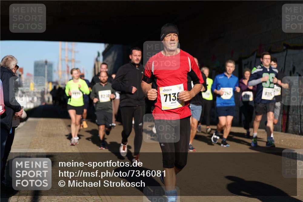 06.10.2024 - 19. swb-Marathon Bremen Michael Strokosch http://msf.ph/oto/7346081 06.10.2024 10:19:31 Laufen 8270, 713, 242, 8115 meine-sportfotos.de