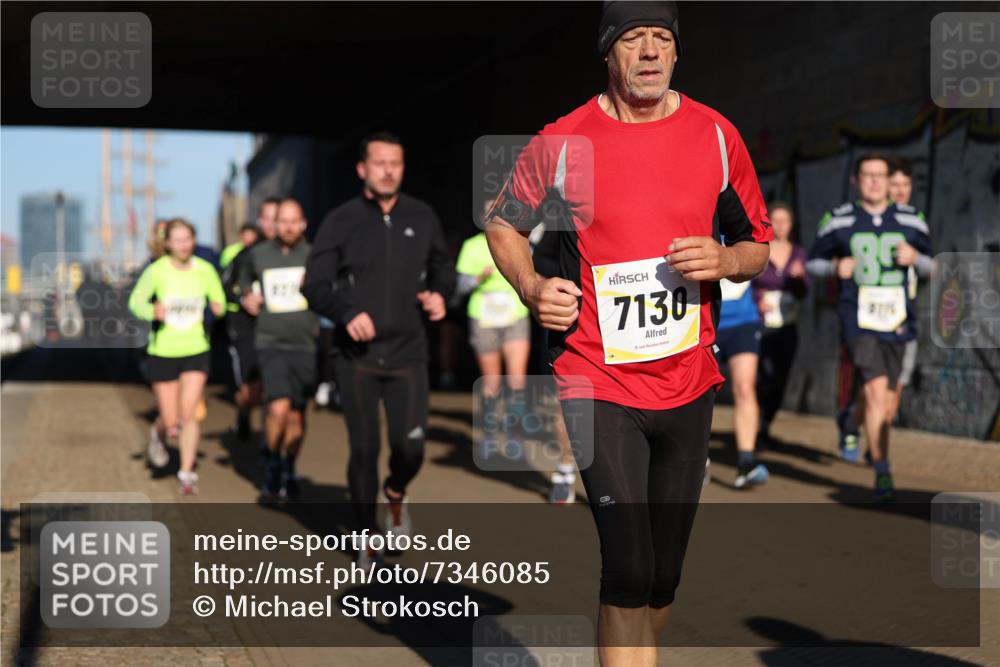 06.10.2024 - 19. swb-Marathon Bremen Michael Strokosch http://msf.ph/oto/7346085 06.10.2024 10:19:31 Laufen 7130, 85 meine-sportfotos.de