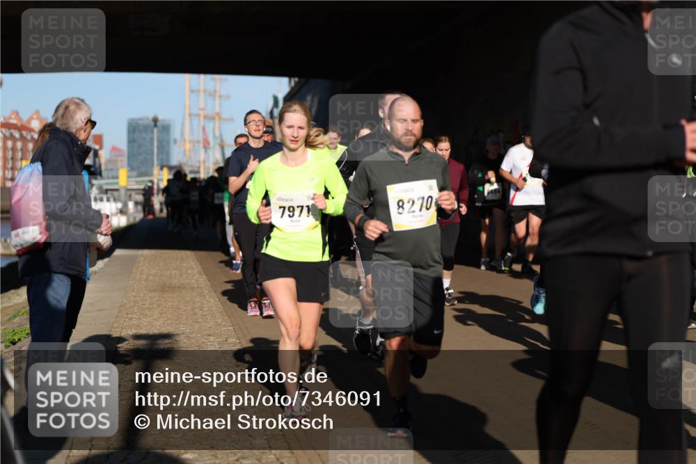 06.10.2024 - 19. swb-Marathon Bremen Michael Strokosch http://msf.ph/oto/7346091 06.10.2024 10:19:33 Laufen 7971, 8270 meine-sportfotos.de