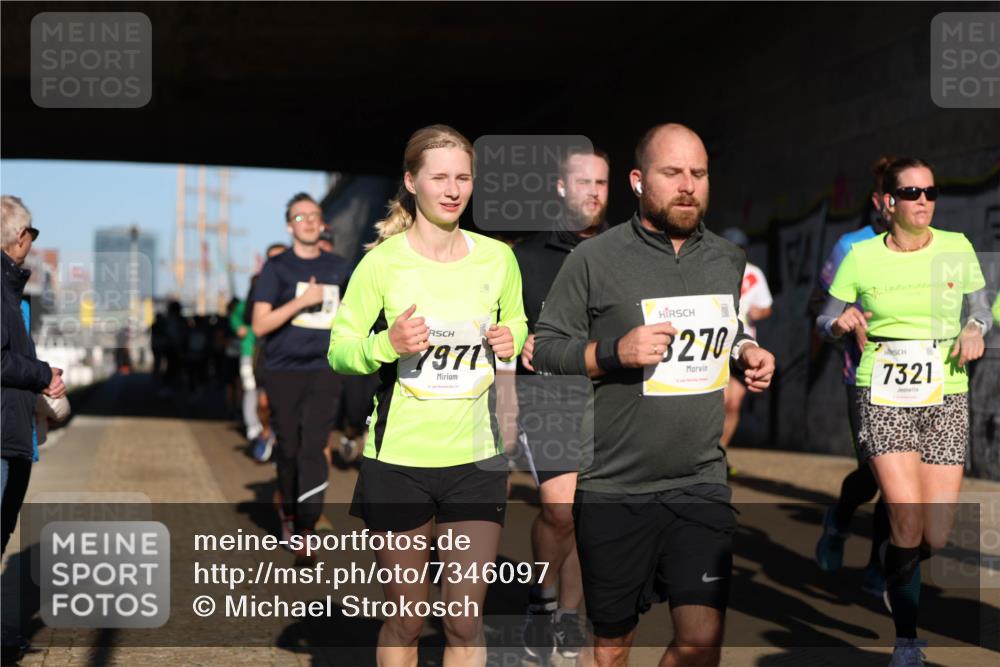 06.10.2024 - 19. swb-Marathon Bremen Michael Strokosch http://msf.ph/oto/7346097 06.10.2024 10:19:34 Laufen 7971, 3270, 7321 meine-sportfotos.de