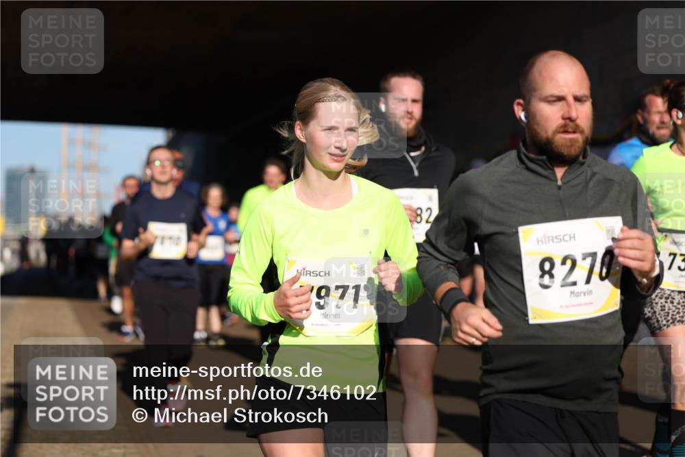 06.10.2024 - 19. swb-Marathon Bremen Michael Strokosch http://msf.ph/oto/7346102 06.10.2024 10:19:35 Laufen 971, 82, 8270, 73 meine-sportfotos.de