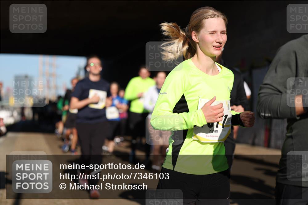 06.10.2024 - 19. swb-Marathon Bremen Michael Strokosch http://msf.ph/oto/7346103 06.10.2024 10:19:35 Laufen 18 meine-sportfotos.de