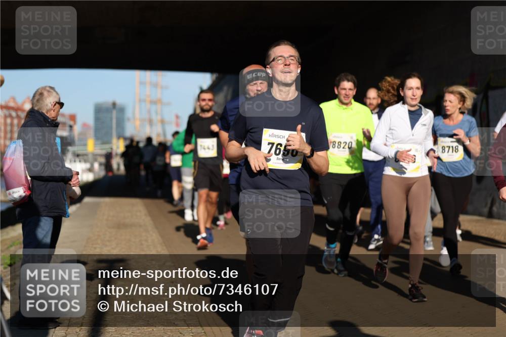 06.10.2024 - 19. swb-Marathon Bremen Michael Strokosch http://msf.ph/oto/7346107 06.10.2024 10:19:36 Laufen 7443, 7650, 8820, 8718 meine-sportfotos.de