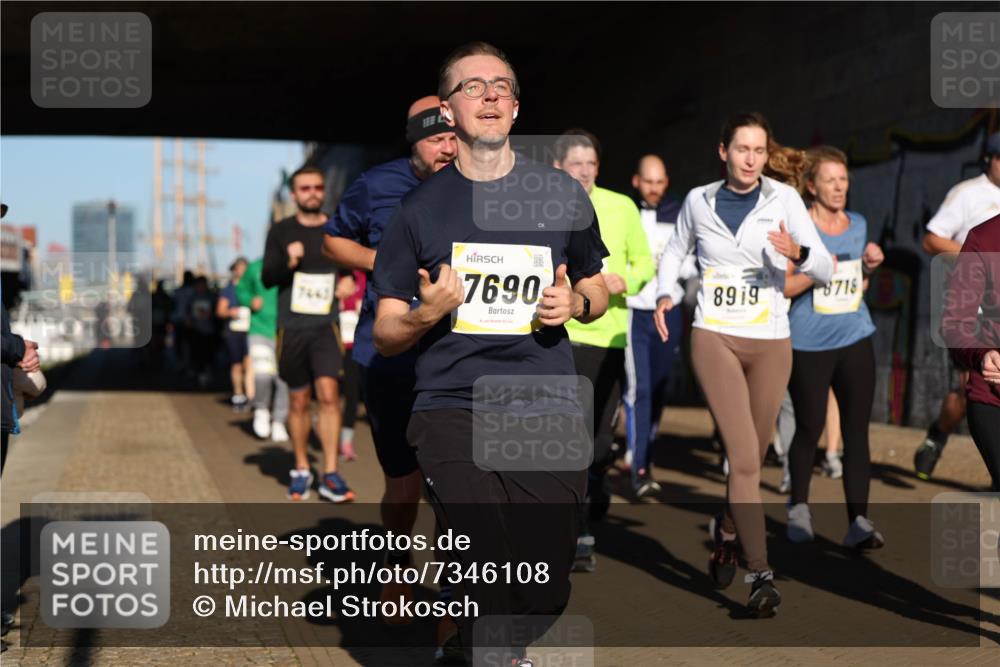 06.10.2024 - 19. swb-Marathon Bremen Michael Strokosch http://msf.ph/oto/7346108 06.10.2024 10:19:36 Laufen 7690, 8919, 8718 meine-sportfotos.de