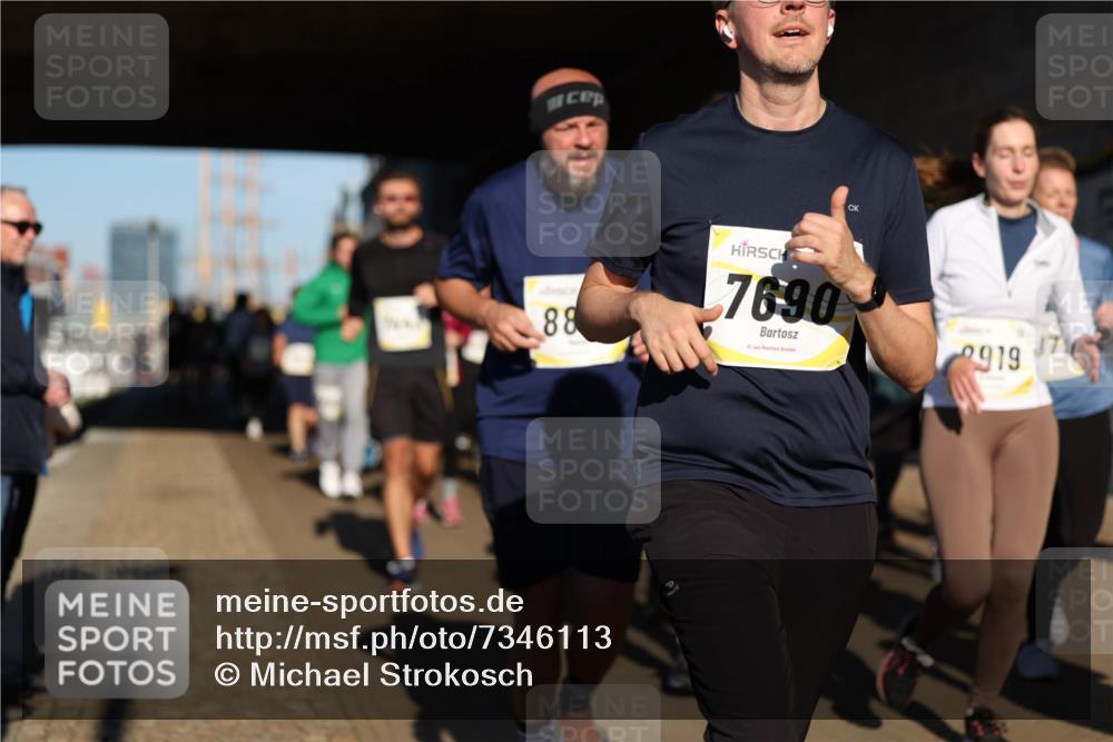 06.10.2024 - 19. swb-Marathon Bremen Michael Strokosch http://msf.ph/oto/7346113 06.10.2024 10:19:37 Laufen 6, 88, 7690, 919 meine-sportfotos.de