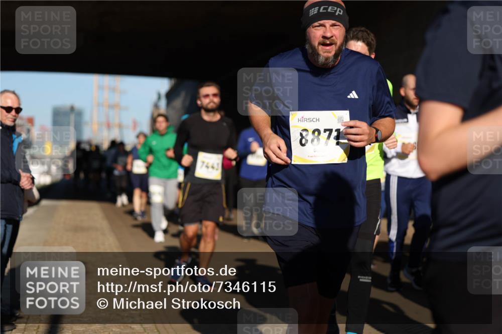 06.10.2024 - 19. swb-Marathon Bremen Michael Strokosch http://msf.ph/oto/7346115 06.10.2024 10:19:37 Laufen 7443, 8871 meine-sportfotos.de