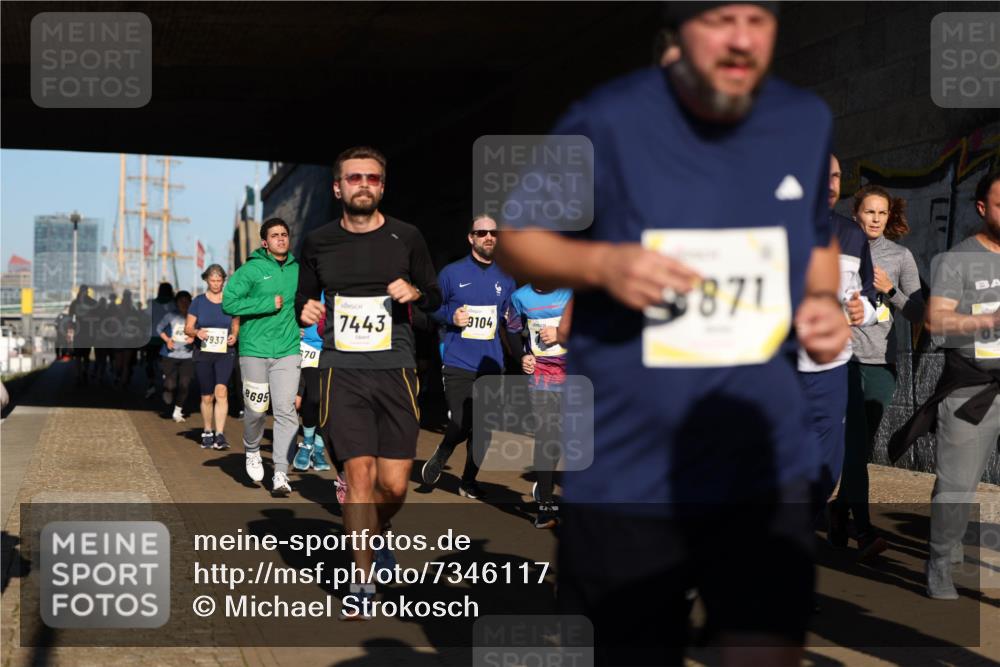 06.10.2024 - 19. swb-Marathon Bremen Michael Strokosch http://msf.ph/oto/7346117 06.10.2024 10:19:37 Laufen 937, 70, 8695, 7443, 78871, 9104 meine-sportfotos.de