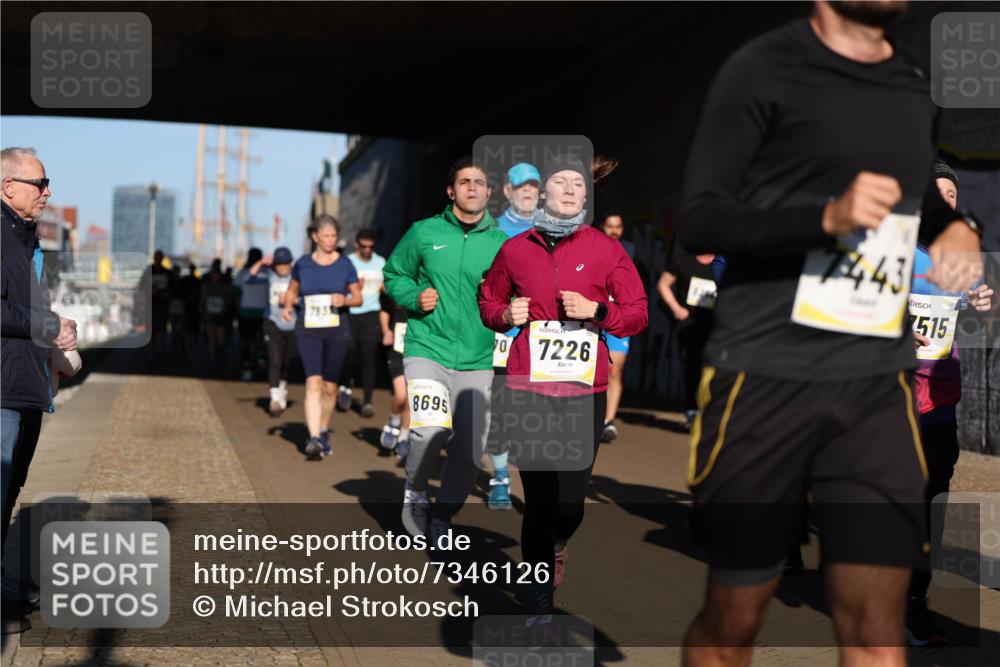 06.10.2024 - 19. swb-Marathon Bremen Michael Strokosch http://msf.ph/oto/7346126 06.10.2024 10:19:39 Laufen 79, 3, 8695, 70, 7226, 7443, 515 meine-sportfotos.de