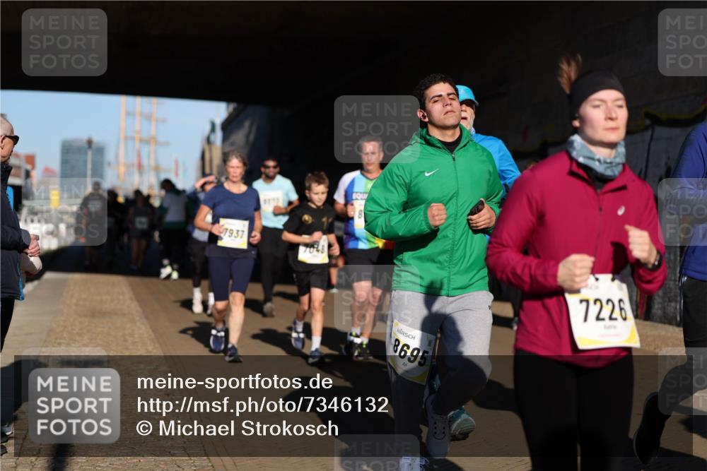 06.10.2024 - 19. swb-Marathon Bremen Michael Strokosch http://msf.ph/oto/7346132 06.10.2024 10:19:40 Laufen 7937, 7048, 8695, 7226 meine-sportfotos.de