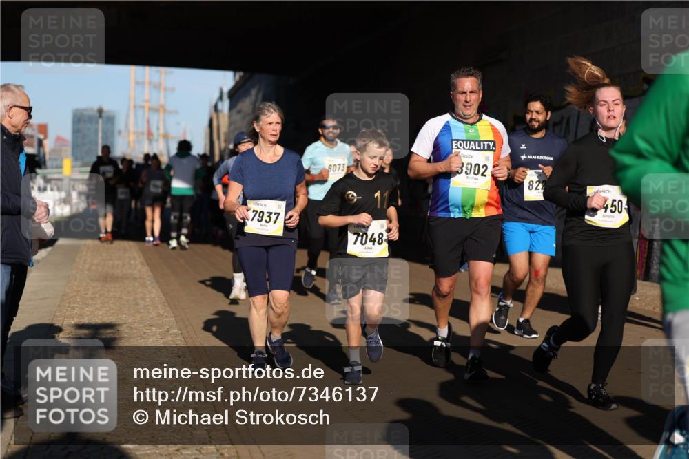 06.10.2024 - 19. swb-Marathon Bremen Michael Strokosch http://msf.ph/oto/7346137 06.10.2024 10:19:41 Laufen 8073, 3902, 822, 7937, 7048, 450 meine-sportfotos.de