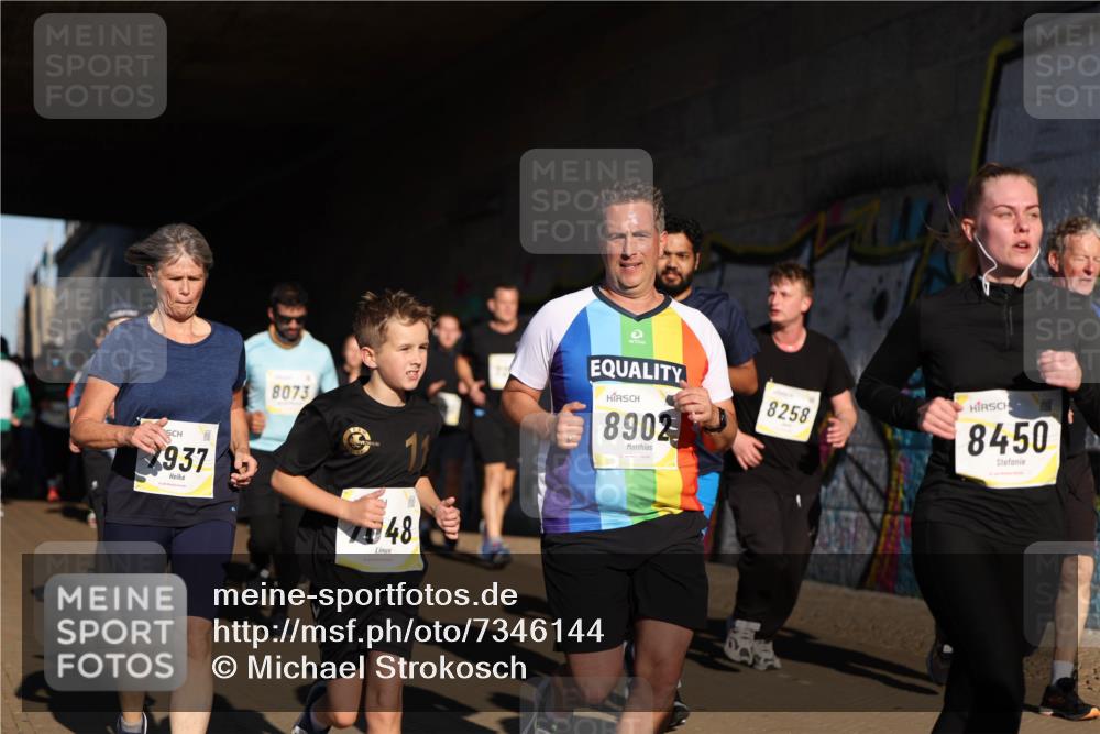 06.10.2024 - 19. swb-Marathon Bremen Michael Strokosch http://msf.ph/oto/7346144 06.10.2024 10:19:42 Laufen 937, 8073, 48, 8902, 8258, 8450 meine-sportfotos.de