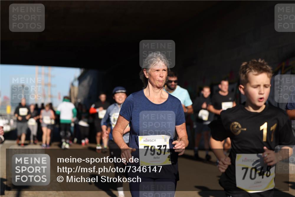 06.10.2024 - 19. swb-Marathon Bremen Michael Strokosch http://msf.ph/oto/7346147 06.10.2024 10:19:43 Laufen 7937, 7048 meine-sportfotos.de