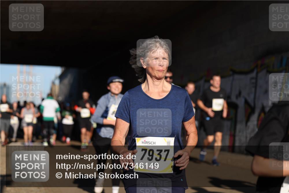 06.10.2024 - 19. swb-Marathon Bremen Michael Strokosch http://msf.ph/oto/7346149 06.10.2024 10:19:43 Laufen 7937, 15 meine-sportfotos.de