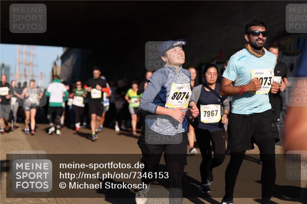 06.10.2024 - 19. swb-Marathon Bremen Michael Strokosch http://msf.ph/oto/7346153 06.10.2024 10:19:44 Laufen 8074, 7967, 973 meine-sportfotos.de