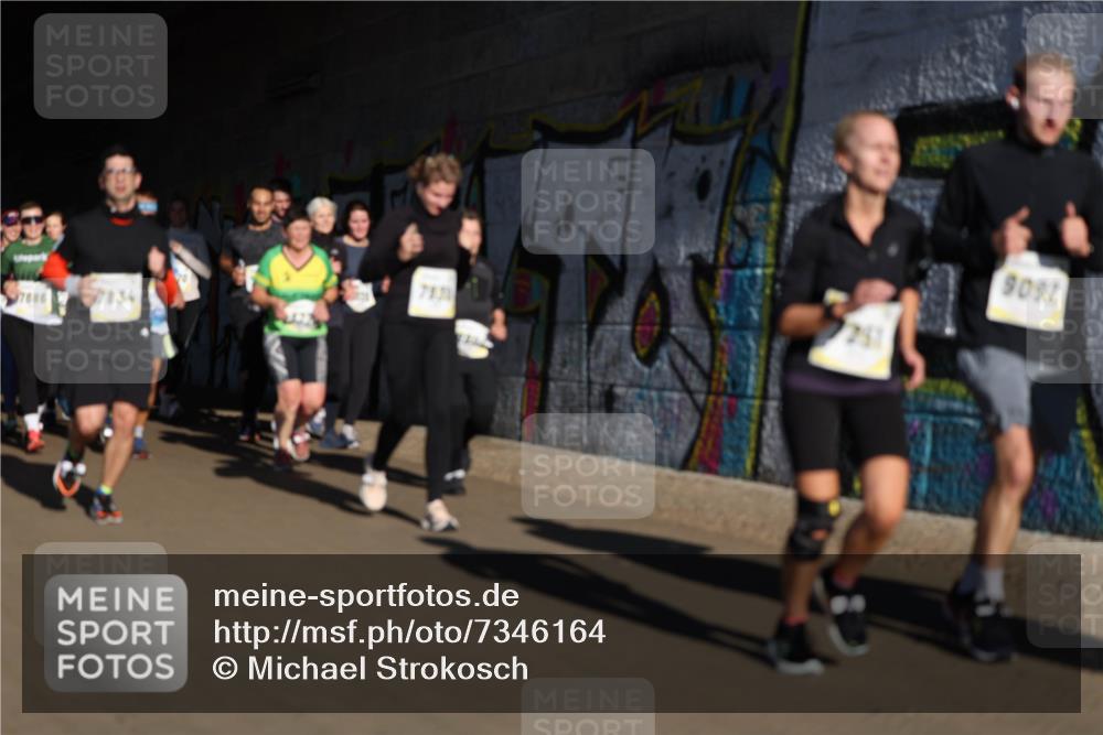 06.10.2024 - 19. swb-Marathon Bremen Michael Strokosch http://msf.ph/oto/7346164 06.10.2024 10:19:46 Laufen 27006, 7834, 251, 9092 meine-sportfotos.de