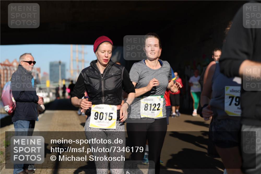 06.10.2024 - 19. swb-Marathon Bremen Michael Strokosch http://msf.ph/oto/7346179 06.10.2024 10:19:50 Laufen 9015, 8122, 79 meine-sportfotos.de