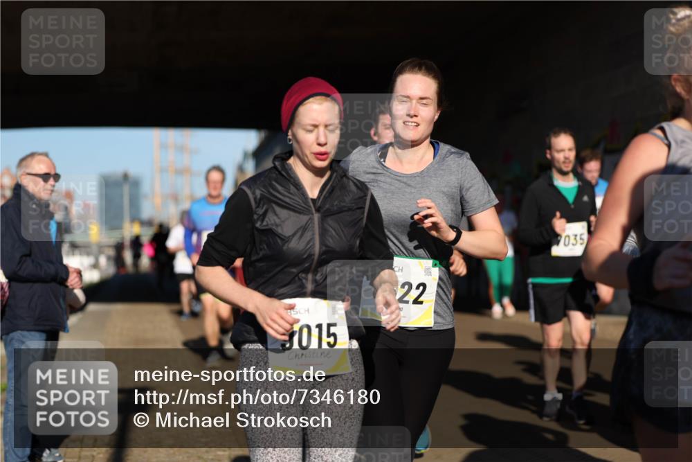 06.10.2024 - 19. swb-Marathon Bremen Michael Strokosch http://msf.ph/oto/7346180 06.10.2024 10:19:51 Laufen 015, 22, 035 meine-sportfotos.de