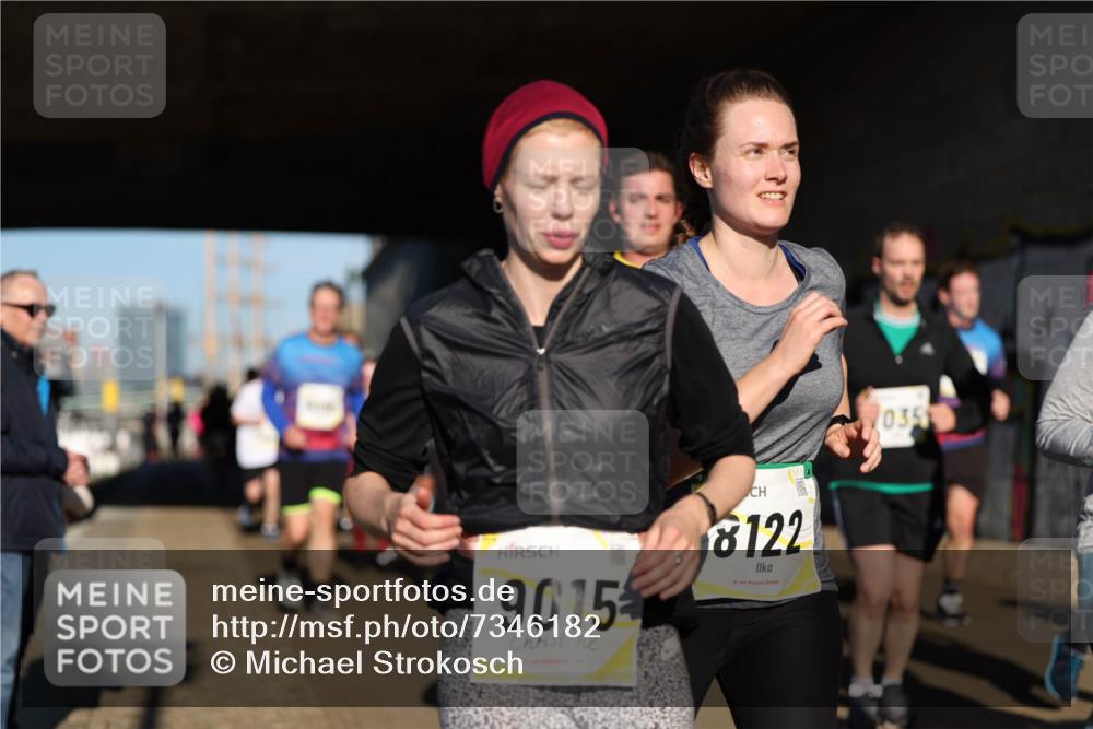 06.10.2024 - 19. swb-Marathon Bremen Michael Strokosch http://msf.ph/oto/7346182 06.10.2024 10:19:51 Laufen 9015, 8122, 15, 10351 meine-sportfotos.de
